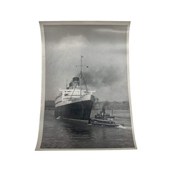 6 Snapshot Photos RMS Queen Mary NYC Crowds & Tugs, c.1948–55, 3.5"x5" Lot - Picture 2 of 8
